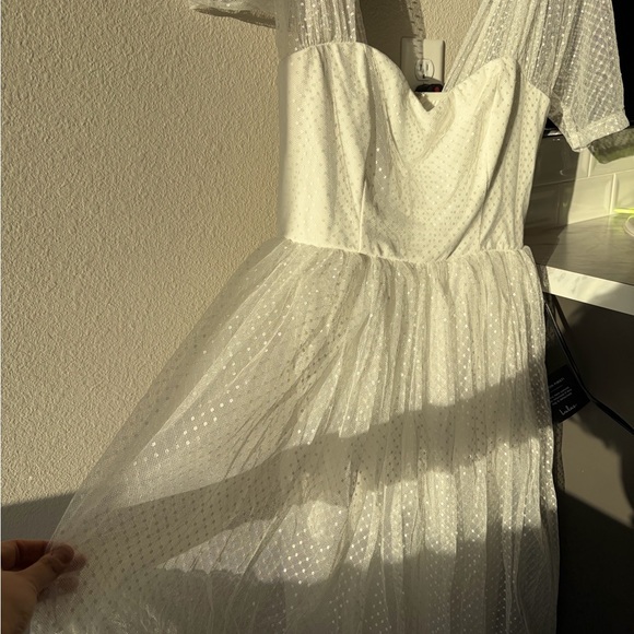 Elegant Off-Shoulder White Dress - Picture 5 of 8